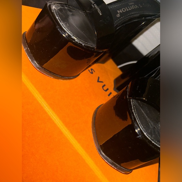 Louis Vuitton platform heels. Barely used - Picture 7 of 7